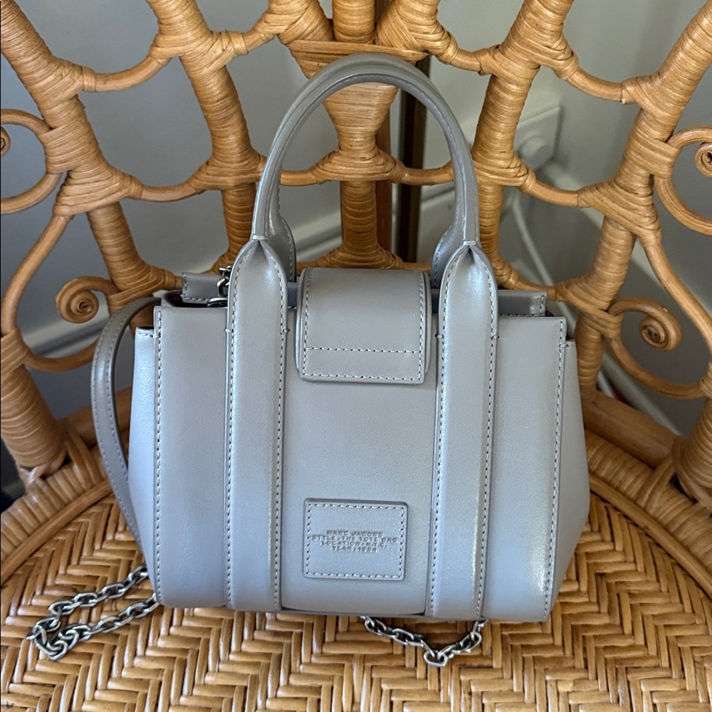 Small Leather Marc Jacobs The Tote - Picture 2 of 8